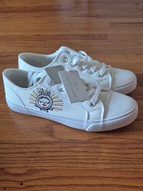 Greystone Women's White Canvas Sneakers with Bunny Embroidery, size 9,5 NWOB